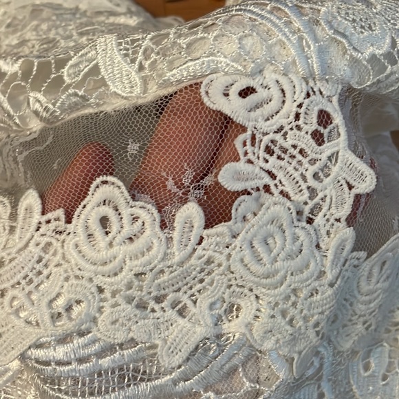 VENUS Pure White Lace Bodycon Dress. Stunning! - Picture 3 of 8